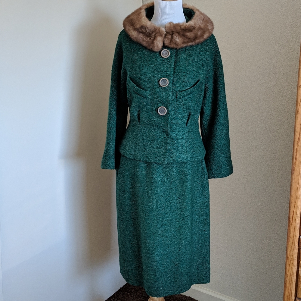 Vintage 1950s wool skirt suit with fur collar